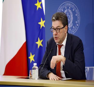 وزير المالية الإيطالي : هذا العام لم يتطلب اي تضحيات من الموطنيين والحسابات تسير علي ما يرام 